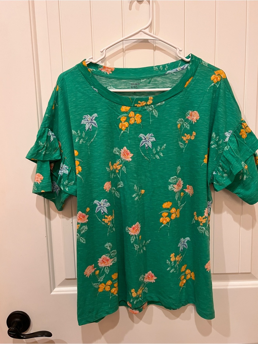 Crown & Ivy women's green floral printed double ruffle sleeve t-shirt.